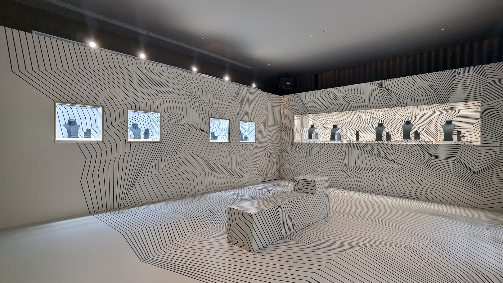 Retail pop-up display and merchandise wall